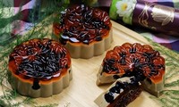Các “nhà phê bình ẩm thực” Gen Z chọn những vị bánh Trung Thu lọt “top trending”