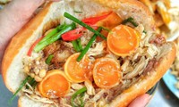 Ăn sáng cùng Sài Gòn: Liêu xiêu cùng món bánh mì gà xé trứng non lòng đào ngon dzách lầu