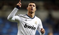 Ronaldo lập kỳ tích hat-trick ở Champions League.