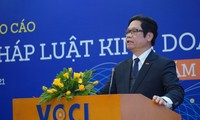 Chủ tịch VCCI Vũ Tiến Lộc cho rằng, vẫn còn thấp thoáng tư duy, cách làm cũ trong những van bản pháp luật về kinh doanh mới ban hành.