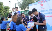 Sinh viên Việt Nam - Lào - Campuchia sôi nổi thi tài ném bi sắt, giao hữu bóng đá 