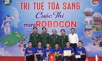 Lãnh đạo Học viện KTQS, Ban Thanh niên Quân đội cùng các nhà vô địch Mini Robocon 2019