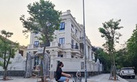 Cận cảnh biệt thự nhà giàu &apos;cơi nới&apos; phá vỡ quy hoạch trong khu đô thị ở Hà Nội