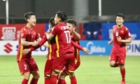 Đội tuyển Việt Nam giành chiến thắng đậm trước Malaysia, mở rộng cửa vào Bán kết AFF Cup 2020. 