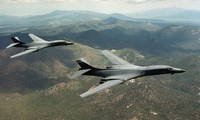 Cặp máy bay ném bom B-1B Lancer bay qua Wyoming, Mỹ. Ảnh: Không quân Mỹ