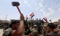 Quân đội Iraq ăn mừng sớm chiến thắng ở thành cổ Mosul. Ảnh: Reuters