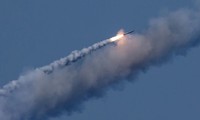 Tàu ngầm Nga phóng tên lửa hành trình Kalibr tiêu diệt các mục tiêu IS ở Syria. Ảnh: Sputnik