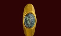Khai quật &apos;tàu ma&apos; 1.700 năm tuổi mang đầy kho báu