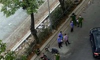 Cơ quan chức năng đang khám nghiệm hiện trường. Ảnh: L.S
