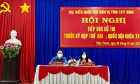Đại biểu Quốc hội Nguyễn Trọng Nghĩa và Hoàng Thị Thanh Thúy tại buổi tiếp xúc cử tri Tây Ninh sáng nay 8/10.