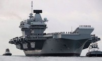 Tàu sân bay Anh HMS Queen Elizabeth chạy thử trên biển