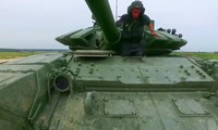 Sức mạnh &apos;bất khả chiến bại&apos; của siêu xe tăng Nga Armata T-14