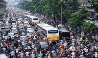Vì sao Hà Nội thí điểm cấm xe máy trên đường Nguyễn Trãi, Lê Văn Lương?