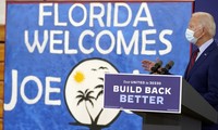 Ông Joe Biden diễn thuyết tại Miami hôm 5/10. (Ảnh: AP)