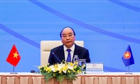 Thủ tướng Nguyễn Xuân Phúc tại cuộc họp báo. (Ảnh: Nhật Minh)