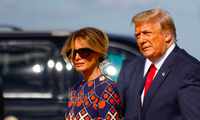 Ông Trump và phu nhân rời Nhà Trắng ngày 20/1. (Ảnh: Reuters)