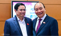 Chủ tịch nước Nguyễn Xuân Phúc (phải) và Thủ tướng Phạm Minh Chính. (Ảnh: VNE)