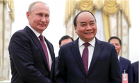Chủ tịch nước Nguyễn Xuân Phúc trong một dịp gặp Tổng thống Nga Vladimir Putin