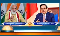 Thủ tướng Phạm Minh Chính (phải) và Thủ tướng Ấn Độ Narendra Modi. (Ảnh: Mofa)