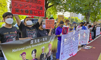 Người Myanmar biểu tình tại Tokyo ngày 4/8 để phản đối chính quyền quân sự Myanmar. (Ảnh: Kyodo)