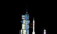 Tên lửa Trường Chinh-2F đưa tàu vũ trụ Thần Châu-13 bay lên từ Trung tâm Vệ tinh Jiuquan. (Ảnh: Reuters)