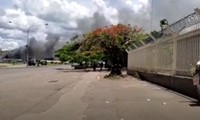 Ảnh cắt từ clip cho thấy khói bốc lên ở khu người Hoa tại Honiara, quần đảo Solomon