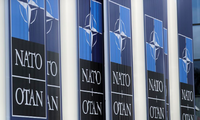 Logo của NATO tại trụ sở của liên minh ở Brussels, Bỉ. (Ảnh: Reuters)
