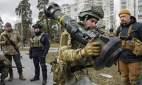 Lực lượng tinh nhuệ SAS của Anh được điều đến Ukraine để huấn luyện cách sử dụng vũ khí chống tăng. (Ảnh: AP)