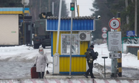 Một chốt kiểm soát ở khu vực biên giới giữa Nga và Belarus. (Ảnh: Reuters)