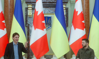 Thủ tướng Canada Justin Trudeau trong cuộc họp báo chung với Tổng thống Ukraine Volodymyr Zelensky tại Kiev ngày 8/5. (Ảnh: Reuters)