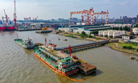Các tàu chở dầu cập cảng của kho dầu Sinopec Yaogang ở Nam Thông, tỉnh Giang Tô, tháng 6/2019. (Ảnh: Reuters)