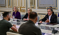 Ngoại trưởng Mỹ Antony Blinken gặp lãnh đạo Ukraine tại Kiev ngày 8/9. (Ảnh: Reuters)