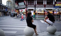Nhiều người trẻ Trung Quốc chuyển sang lối sống tiết kiệm vì cảm giác bất an. (Ảnh: Reuters)