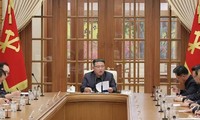 Ông Kim chủ trì cuộc họp của Bộ Chính trị ngày 30/11. (Ảnh: KCNA)