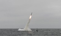 Tàu ngầm USS Annapolis (SSN 760) phóng một tên lửa Tomahawk trên vùng biển California năm 2018