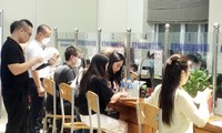 Người dân xếp hàng dài chờ đợi làm hộ chiếu mẫu mới: Cục Quản lý xuất nhập cảnh khuyến cáo 