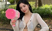 Nữ ca sĩ bị phản đối vì đồ diễn thiếu vải