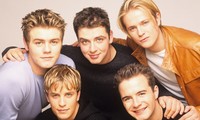 Vé chợ đen xem Westlife tại TPHCM cao &apos;cắt cổ&apos;