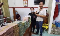 Xôn xao 3 người mua 14 tờ vé số, trúng độc đắc 28 tỷ đồng