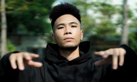 Rapper Phúc Du: &apos;Mẹ tôi bán đồ ăn cho học sinh 20 năm qua&apos;