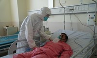 Bệnh nhân COVID-19 thoát chết nhờ tin nhắn cầu cứu của vợ
