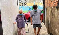 Bệnh nhân cao tuổi nhất Trung tâm Hồi sức COVID-19 TPHCM chiến thắng &apos;tử thần&apos; 