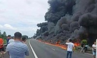 Cháy xe chở dầu, lửa lan rộng trên cao tốc TPHCM - Trung Lương
