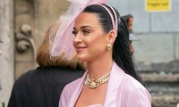 Katy Perry diện đồ Vivienne Westwood trong lễ đăng cơ Vua Charles III là có tâm ý?