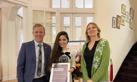 Ba cựu sinh viên Việt Nam tại Anh được vinh danh vì đóng góp cho cộng đồng