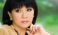 Ca sĩ Cẩm Vân nghẹn ngào đón sinh nhật tuổi 61 và xa cách gia đình
