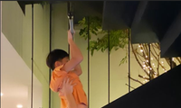Khoảnh khắc Kim Lý chơi vui với con trai Hồ Ngọc Hà gây chú ý