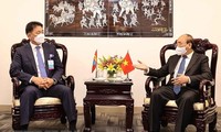 Chủ tịch nước Nguyễn Xuân Phúc tiếp Tổng thống Mông Cổ Ukhnaa Khurelsukh. (Ảnh: Thống Nhất/TTXVN)