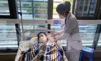 Một trong 9 bệnh nhân đang cấp cứu tại bệnh viện đa khoa Lạng Sơn -Ảnh: TL