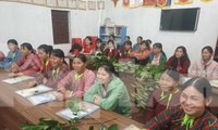 Đồng bào các dân tộc huyện Cao Lộc hào hứng học nghề nông thôn. (ảnh: Duy Chiến)